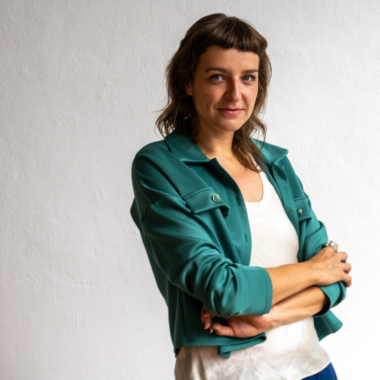 Portraitfoto Charlotte Antony für Feinlaserschweissen.de Reparaturservice für Schmuck in Halle